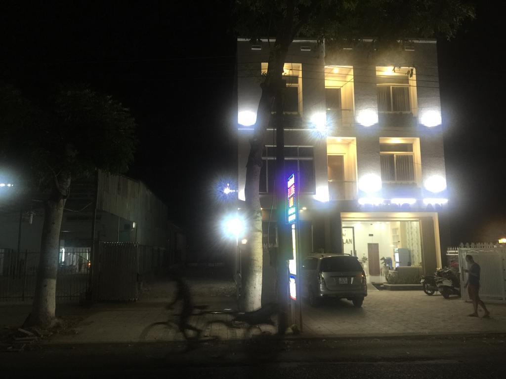 Phong Lan Guesthouse Chau Doc Bagian luar foto